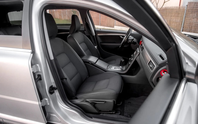 Volvo V70 cena 27900 przebieg: 276326, rok produkcji 2011 z Radom małe 631
